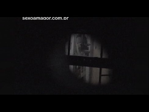 ❤️ Blondiin saab salaja videolevi naabruskonna voyeuri poolt peidetud õõnsate telliskivide taha peidetud Koduporno at us